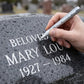 Markeringspenna ”Golden Tombstone” för att återställa utplånade gravinskriptioner