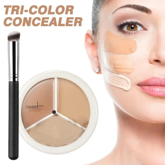 3-i-1-palett med concealer som tilbyr konturer og lys.